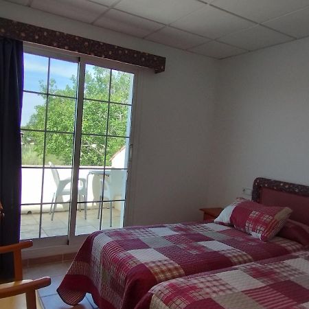ריומאר Hostal Restaurant Paca מראה חיצוני תמונה
