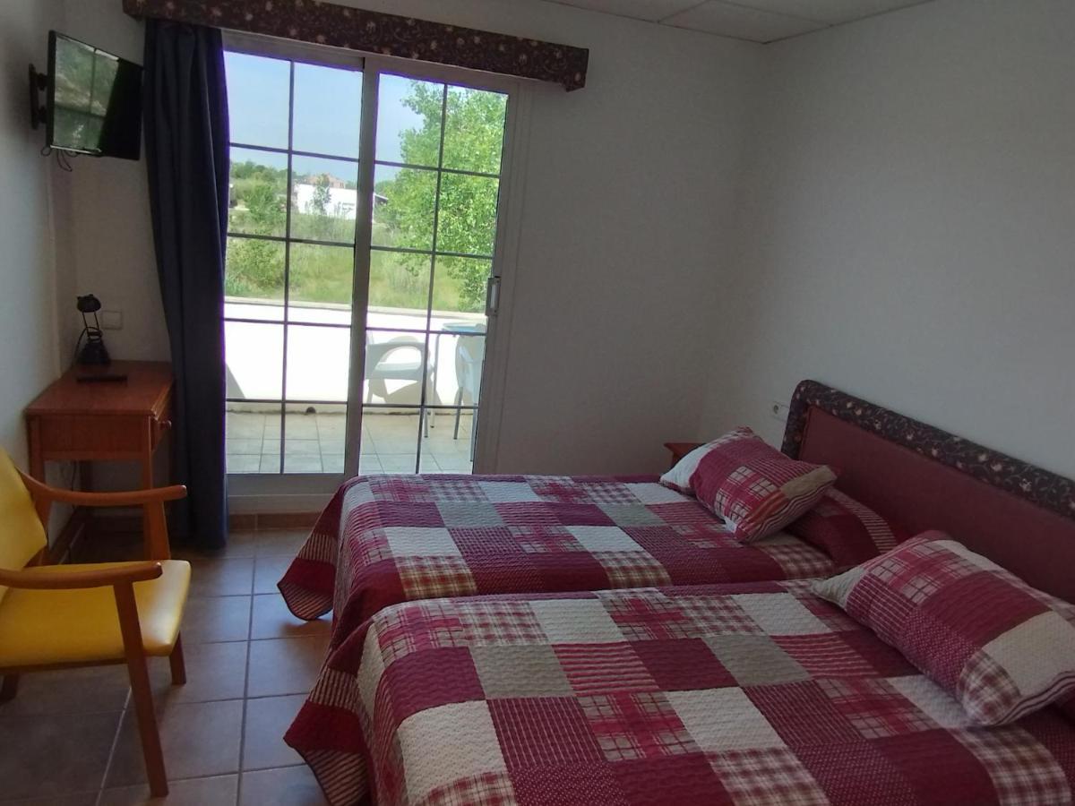 ריומאר Hostal Restaurant Paca מראה חיצוני תמונה