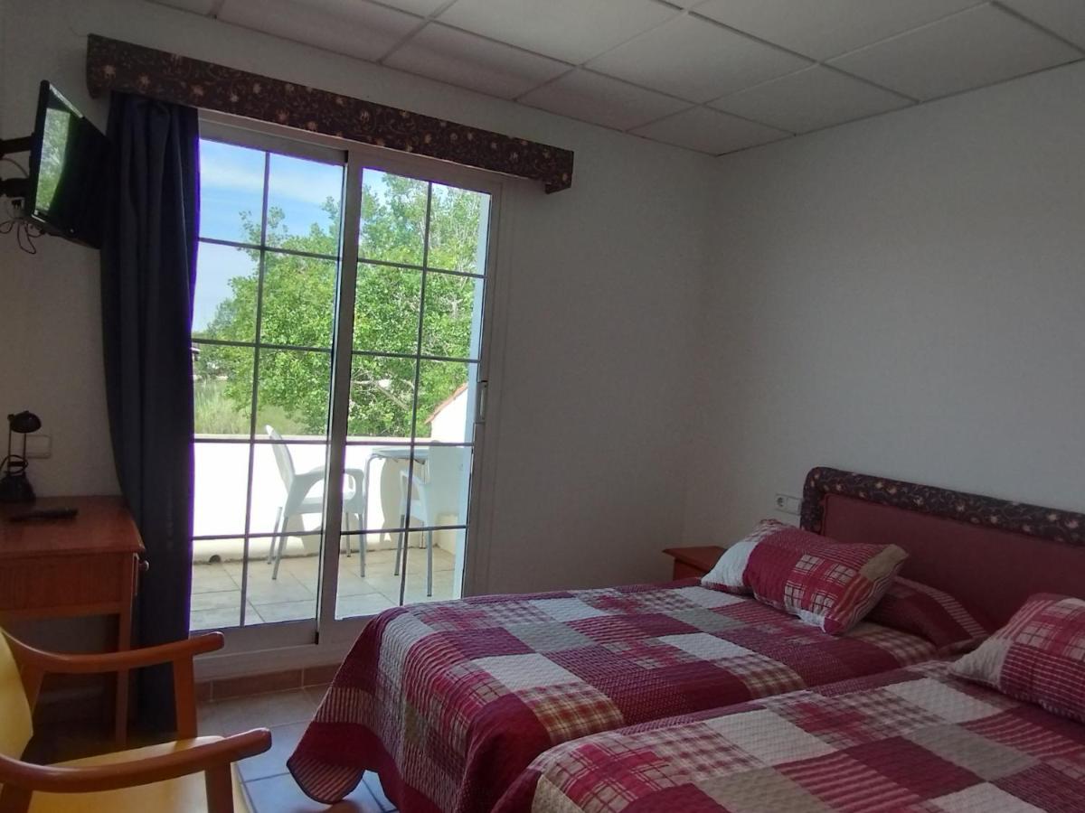 ריומאר Hostal Restaurant Paca מראה חיצוני תמונה
