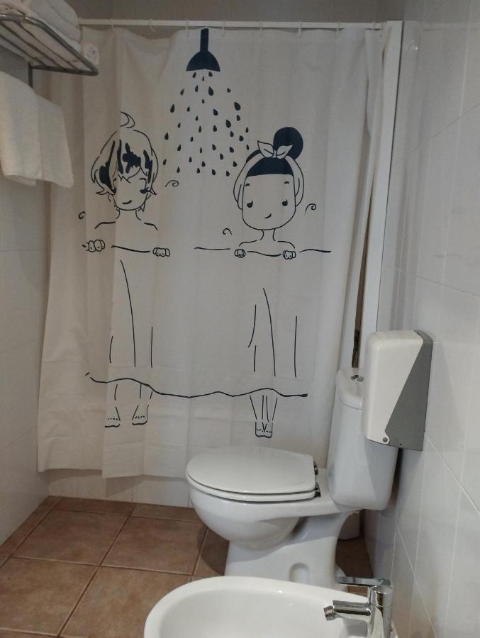 ריומאר Hostal Restaurant Paca מראה חיצוני תמונה