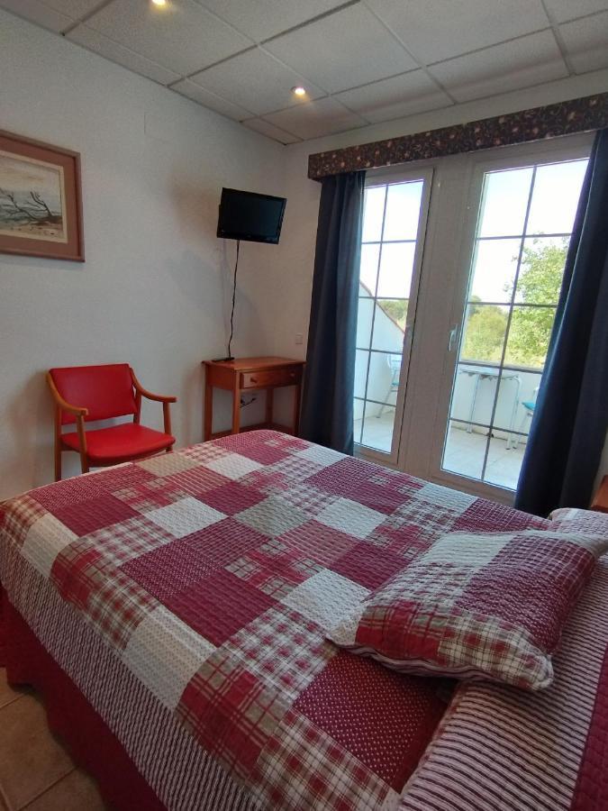 ריומאר Hostal Restaurant Paca מראה חיצוני תמונה