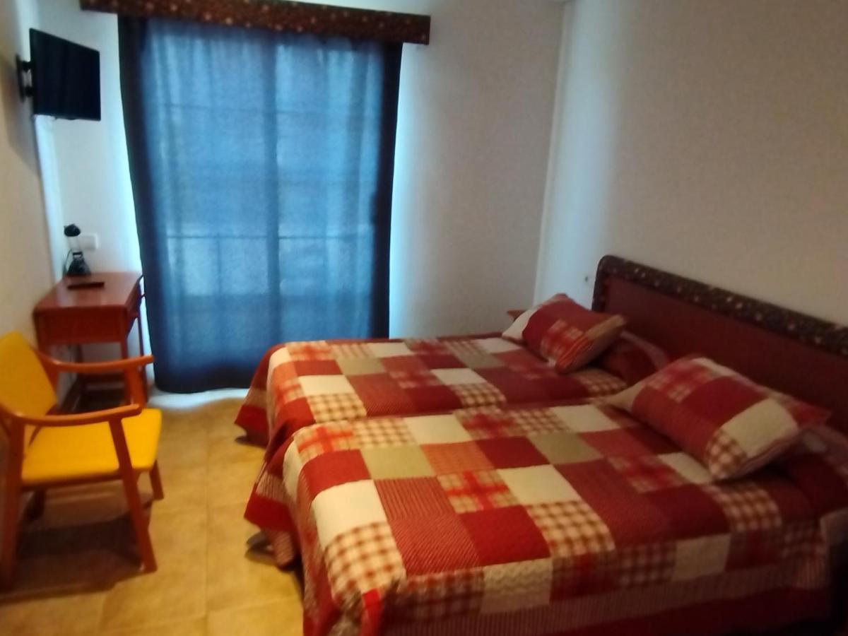 ריומאר Hostal Restaurant Paca מראה חיצוני תמונה