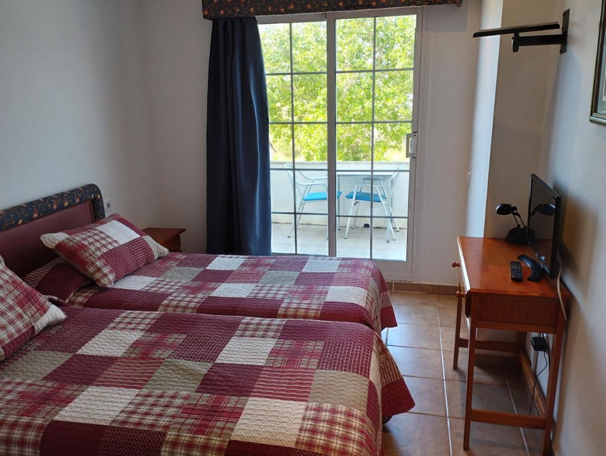 ריומאר Hostal Restaurant Paca מראה חיצוני תמונה