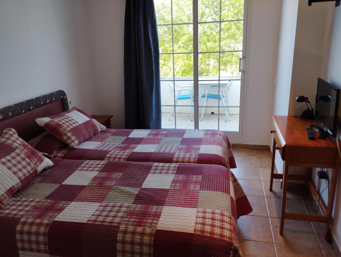 ריומאר Hostal Restaurant Paca מראה חיצוני תמונה