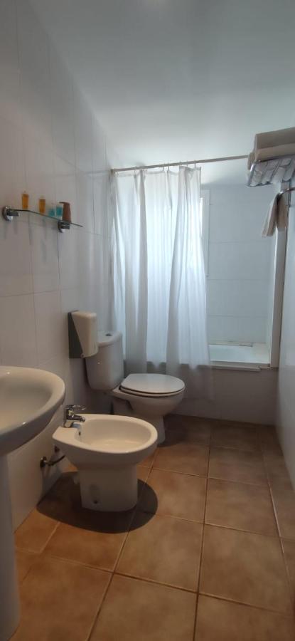 ריומאר Hostal Restaurant Paca מראה חיצוני תמונה